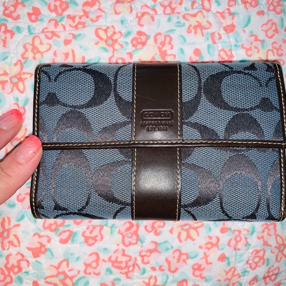 Vintage Coach Wallet - Picture 1 of 3